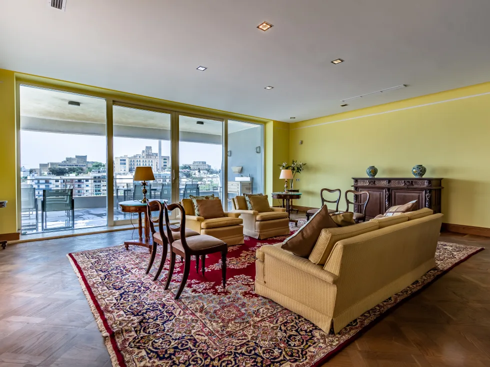 3 bed Apartment For Rent in Ta' Xbiex, Ta' Xbiex - thumb 2