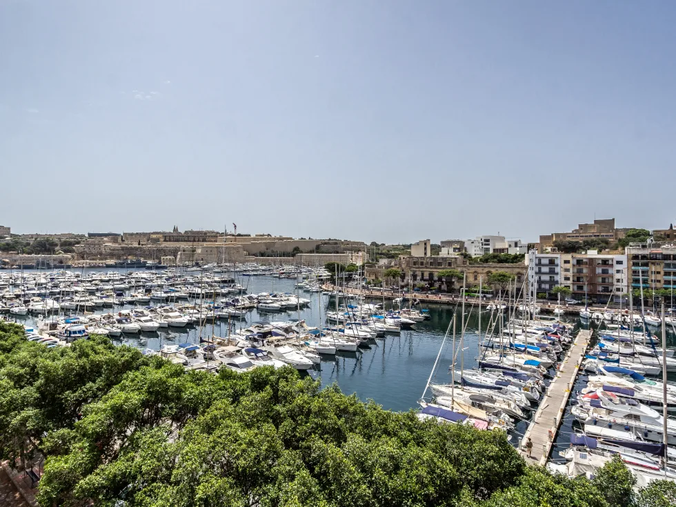 3 bed Apartment For Rent in Ta' Xbiex, Ta' Xbiex - thumb 5