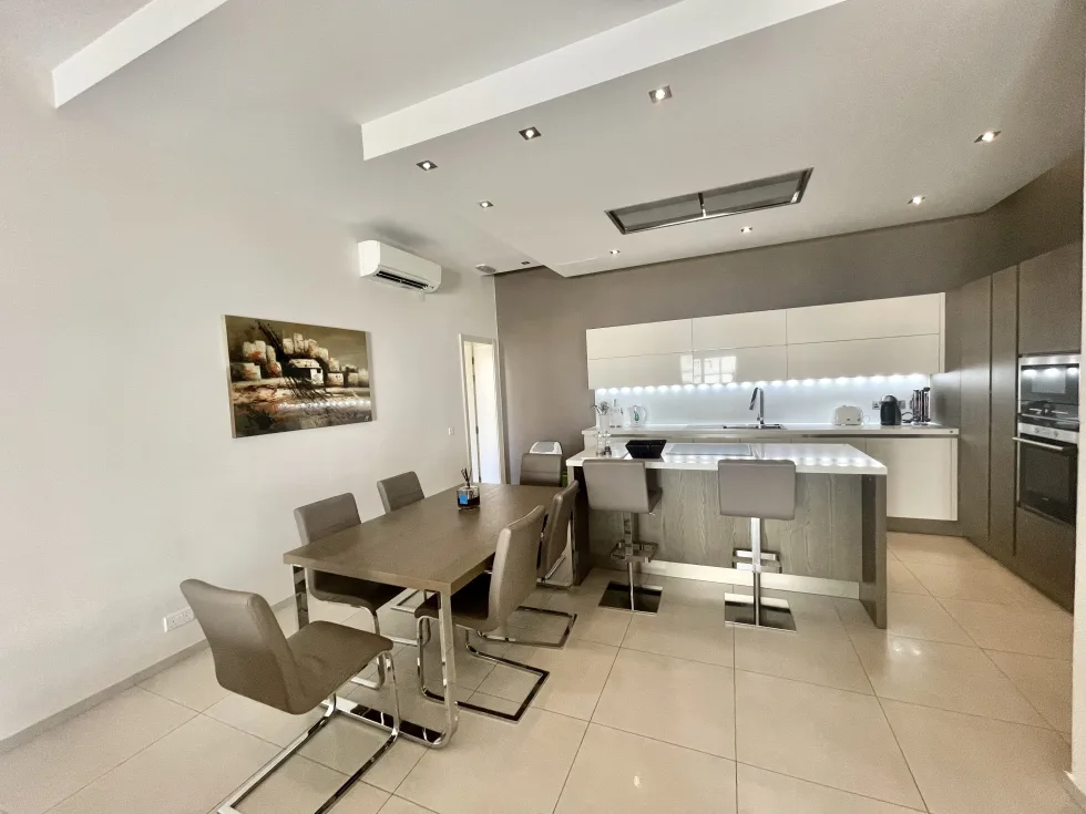 3 bed Maisonette For Rent in St Julian's, St Julian's - thumb 3