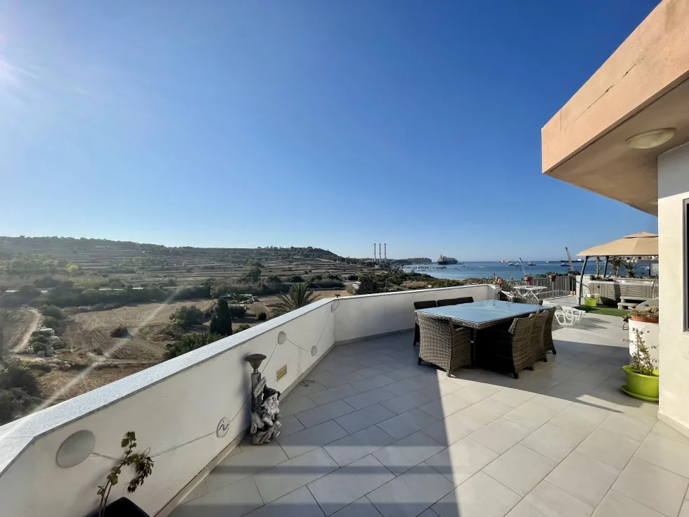 4 bed Penthouse For Rent in Marsaxlokk, Marsaxlokk - thumb 1