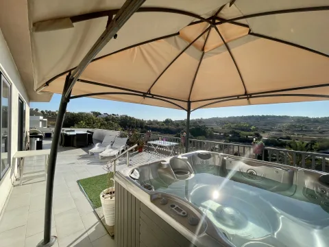 4 bed Penthouse For Rent in Marsaxlokk, Marsaxlokk - thumb 2