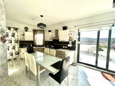 4 bed Penthouse For Rent in Marsaxlokk, Marsaxlokk - thumb 5