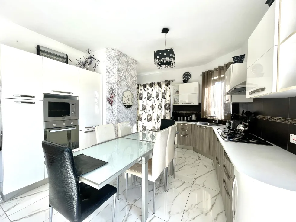 4 bed Penthouse For Rent in Marsaxlokk, Marsaxlokk - thumb 7