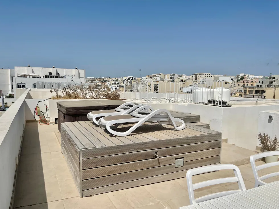 1 bed Penthouse For Rent in Sliema, Sliema - thumb 3
