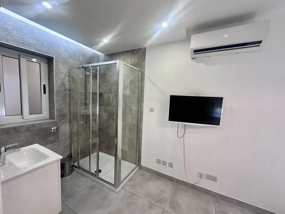 3 bed Apartment For Rent in Sliema, Sliema - thumb 7