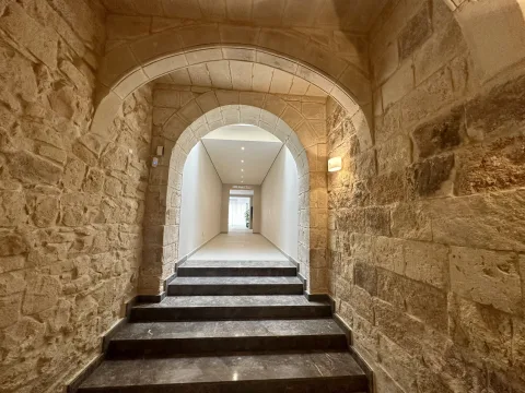 5 bed House of Character For Rent in Zebbug, Zebbug - thumb 3
