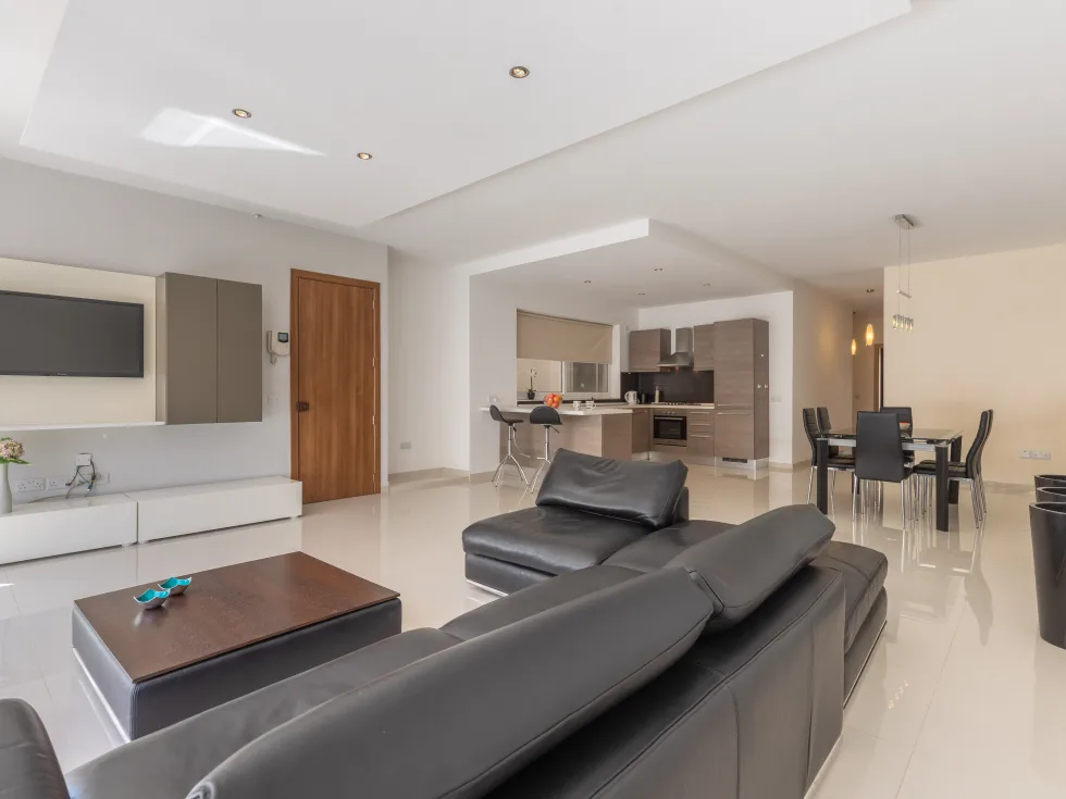 3 bed Apartment For Rent in Swieqi, Swieqi - thumb 3