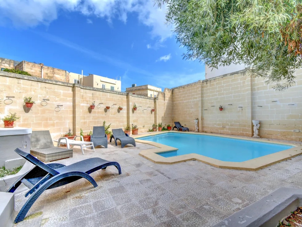 4 bed Villa For Rent in Ta' Xbiex, Ta' Xbiex - thumb 1