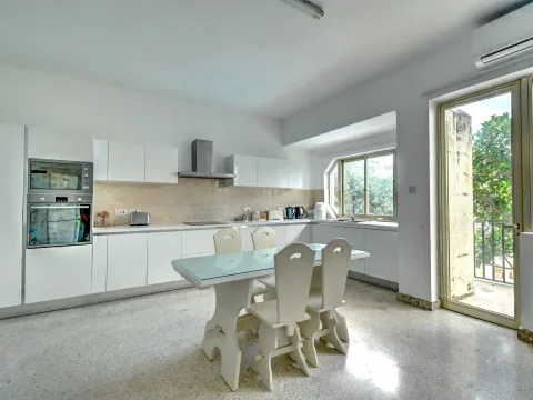 4 bed Villa For Rent in Ta' Xbiex, Ta' Xbiex - thumb 13