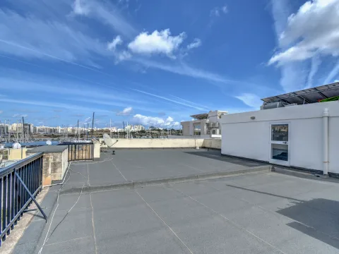 4 bed Villa For Rent in Ta' Xbiex, Ta' Xbiex - thumb 23