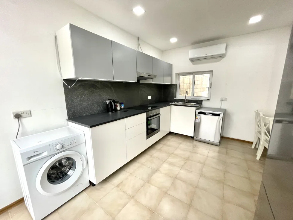 3 bed Town House For Rent in Gzira, Gzira - thumb 3