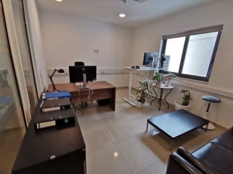 0 bed Office For Rent in Sliema, Sliema - thumb 3