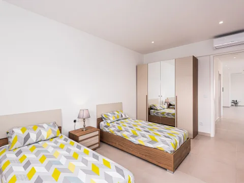 2 bed Apartment For Rent in Sliema, Sliema - thumb 8