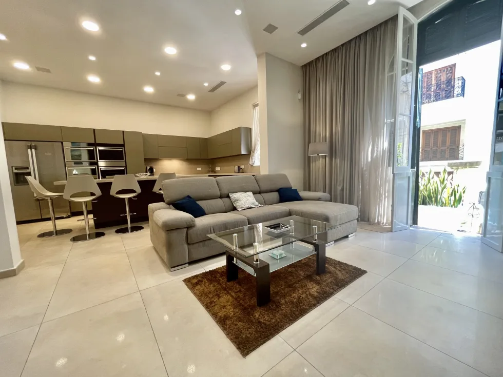 3 bed Town House For Rent in Sliema, Sliema - thumb 8