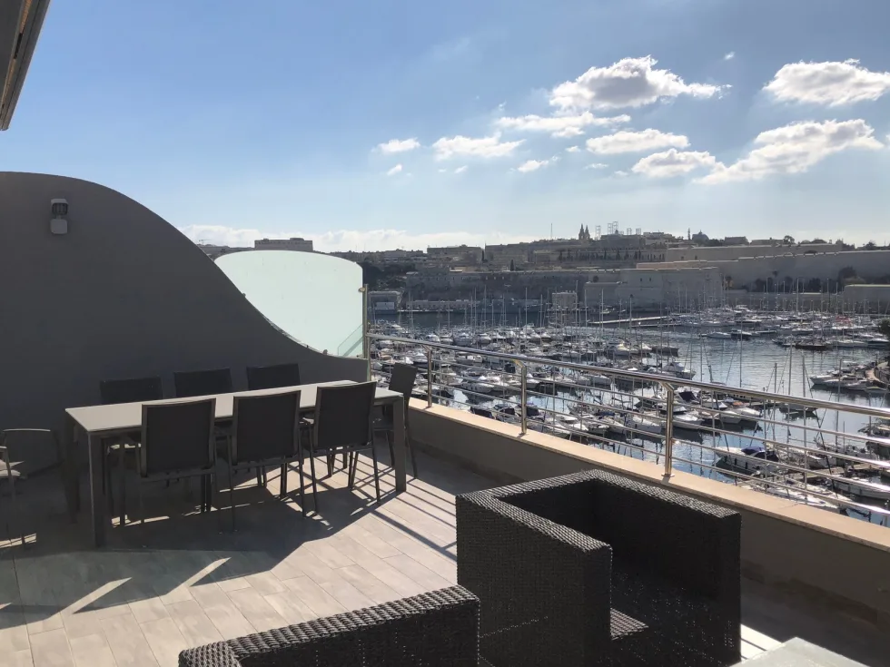 3 bed Apartment For Rent in Ta' Xbiex, Ta' Xbiex - thumb 1