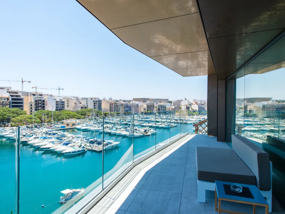 3 bed Apartment For Rent in Ta' Xbiex, Ta' Xbiex - thumb 1