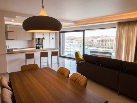 3 bed Apartment For Rent in Ta' Xbiex, Ta' Xbiex - thumb 1