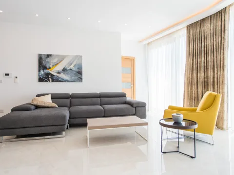 2 bed Penthouse For Rent in Ta' Xbiex, Ta' Xbiex - thumb 13