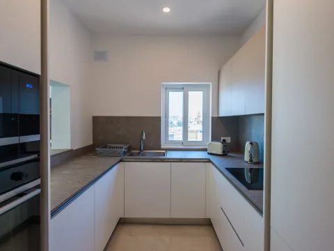 2 bed Penthouse For Rent in Ta' Xbiex, Ta' Xbiex - thumb 15
