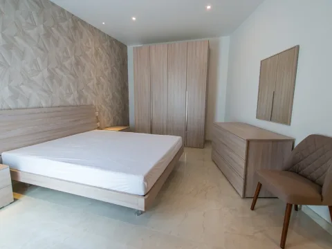 2 bed Penthouse For Rent in Ta' Xbiex, Ta' Xbiex - thumb 8