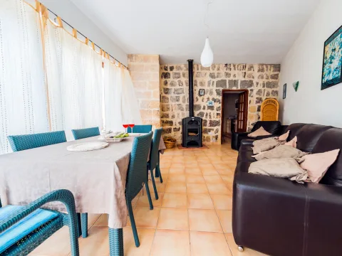 3 bed Farmhouse For Rent in Marsaxlokk, Marsaxlokk - thumb 3