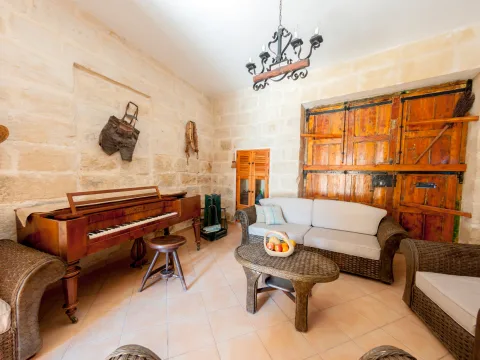 3 bed Farmhouse For Rent in Marsaxlokk, Marsaxlokk - thumb 4