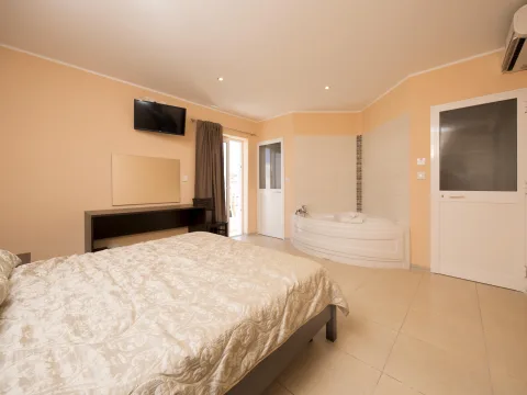 19 bed Hotel For Rent in St Julian's, St Julian's - thumb 3