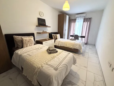 3 bed Apartment For Rent in Xemxija, Xemxija - thumb 2