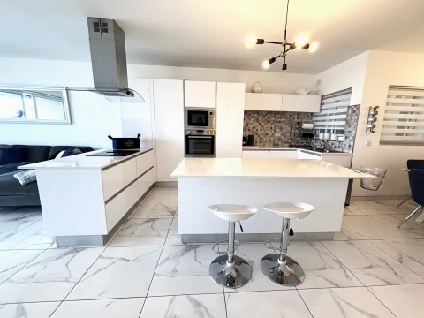 3 bed Apartment For Rent in Xemxija, Xemxija - thumb 9