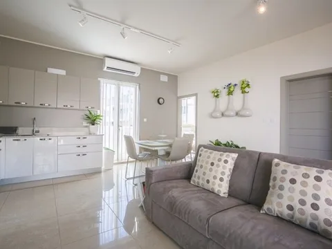 1 bed Penthouse For Rent in Sliema, Sliema - thumb 5