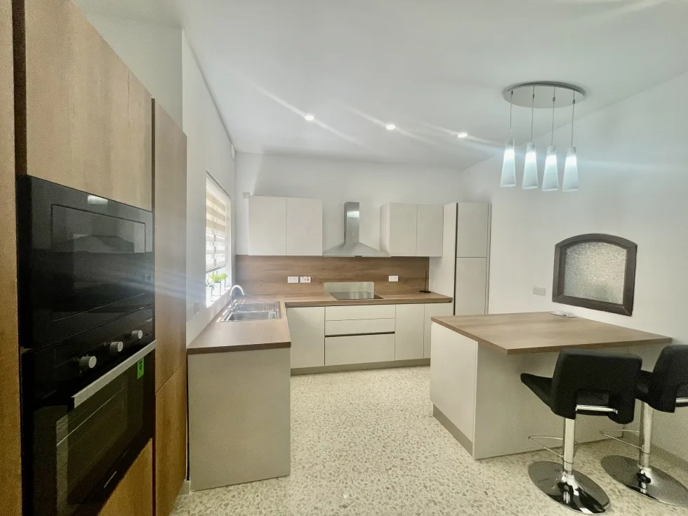 3 bed Apartment For Rent in Ta' Xbiex, Ta' Xbiex - thumb 5