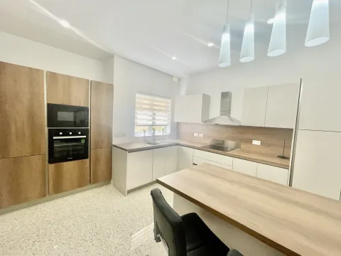 3 bed Apartment For Rent in Ta' Xbiex, Ta' Xbiex - thumb 6