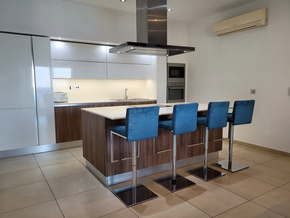 3 bed Apartment For Rent in Sliema, Sliema - thumb 4