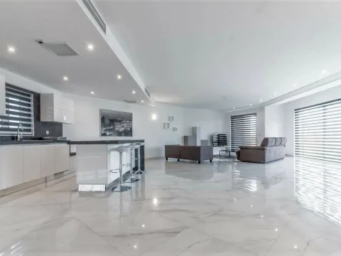 3 bed Apartment For Rent in Ta' Xbiex, Ta' Xbiex - thumb 1