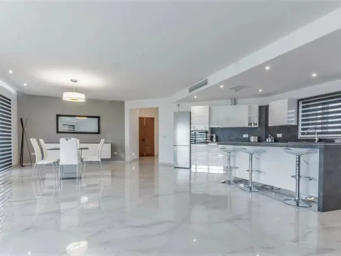 3 bed Apartment For Rent in Ta' Xbiex, Ta' Xbiex - thumb 5