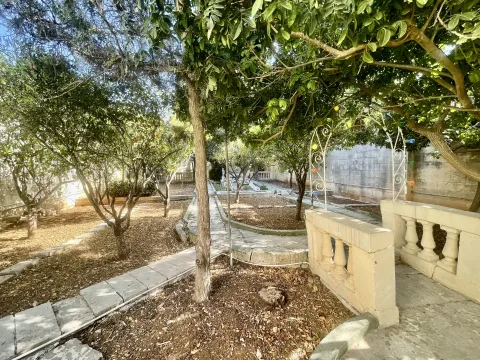 4 bed Villa For Rent in Mosta, Mosta - thumb 1