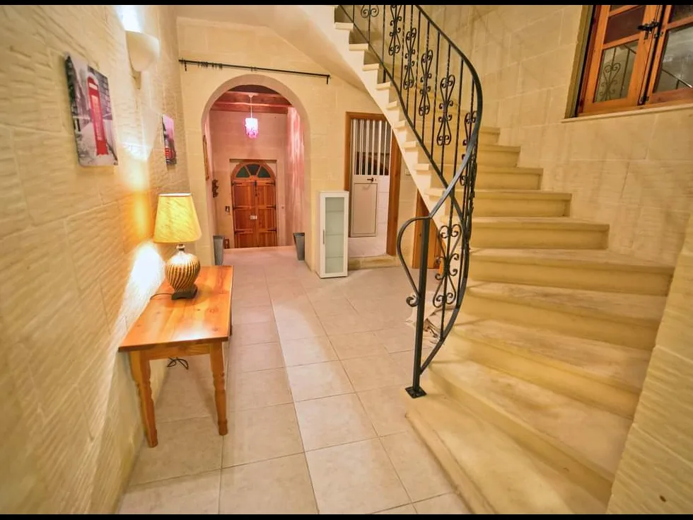 7 bed Terraced House For Rent in San Lawrenz, San Lawrenz - thumb 2