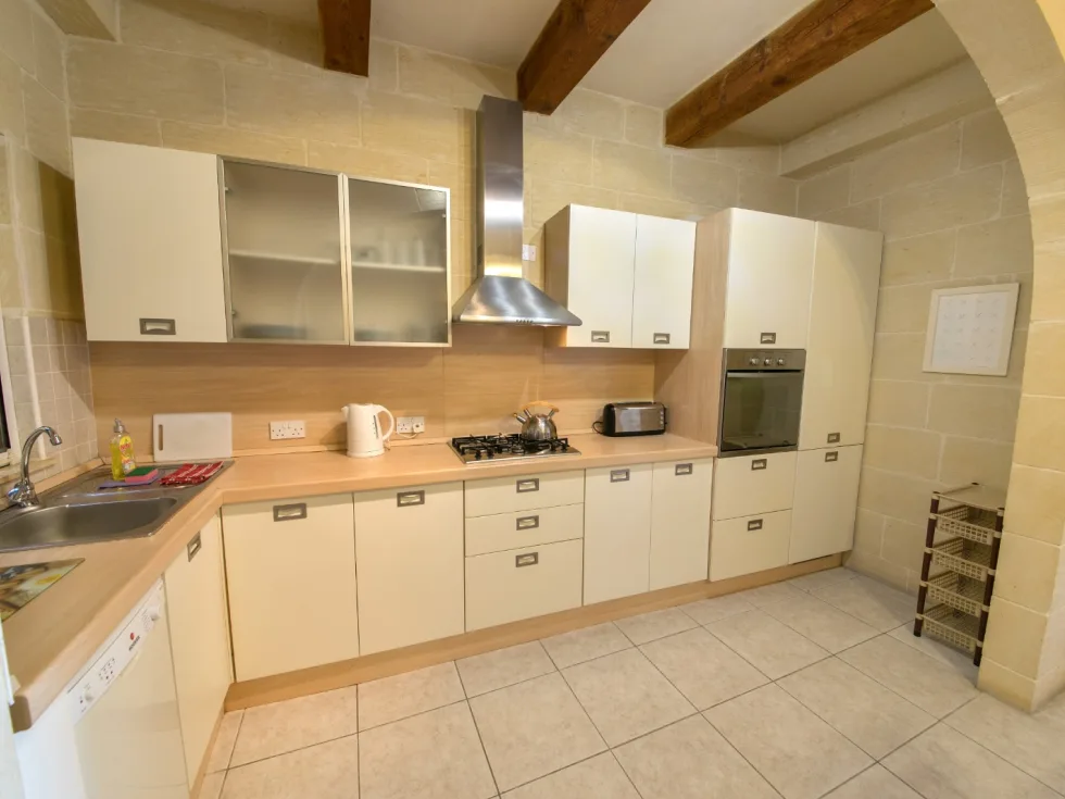 7 bed Terraced House For Rent in San Lawrenz, San Lawrenz - thumb 4