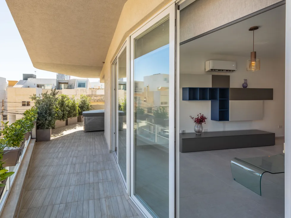 3 bed Apartment For Rent in Swieqi, Swieqi - thumb 2