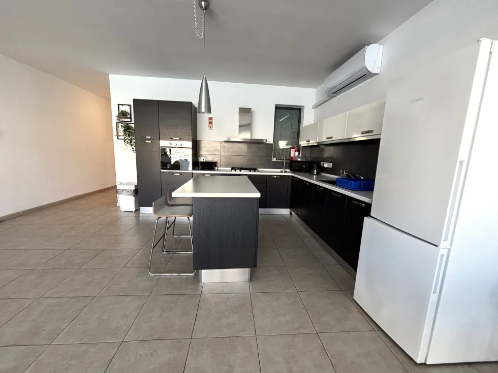 3 bed Apartment For Rent in St Paul's Bay, St Paul's Bay - thumb 4