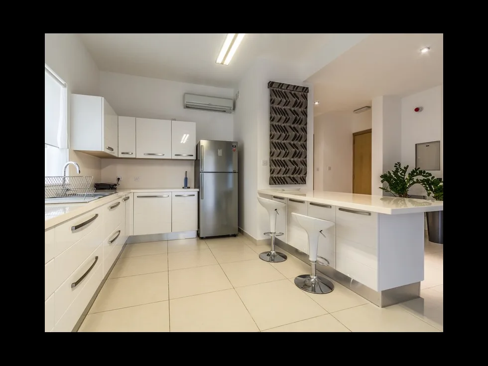 3 bed Apartment For Rent in Sliema, Sliema - thumb 8