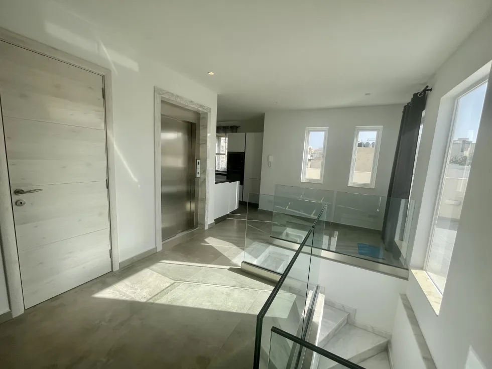 2 bed Penthouse For Rent in Sliema, Sliema - thumb 8