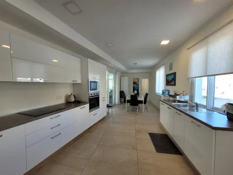 3 bed Penthouse For Rent in St Julian's, St Julian's - thumb 6