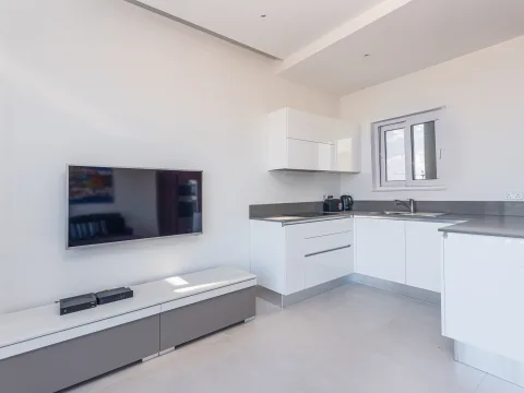 2 bed Penthouse For Rent in Sliema, Sliema - thumb 4