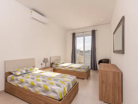 2 bed Penthouse For Rent in Sliema, Sliema - thumb 9