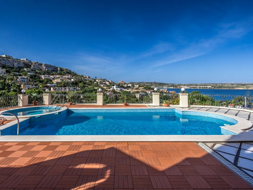 7 bed Villa For Sale in Mellieha, Mellieha - thumb 1