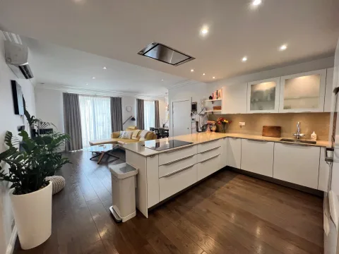 3 bed Apartment For Rent in Gzira, Gzira - thumb 1