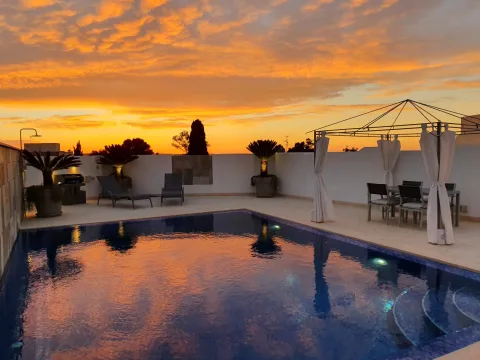 5 bed Villa For Rent in Naxxar, Naxxar - thumb 1