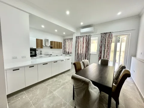 3 bed Town House For Rent in Sliema, Sliema - thumb 3