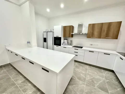 3 bed Town House For Rent in Sliema, Sliema - thumb 5